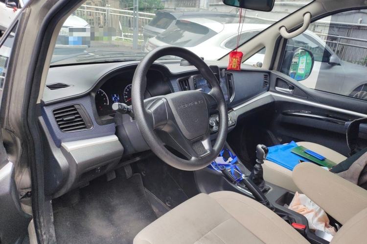 Used FORTHING Lingzhi 2024 M5L 1.5T Manual Base Model 7 Seats Center Console