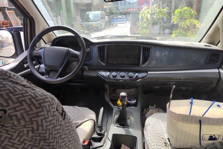 Used FORTHING Lingzhi 2024 M5L 1.5T Manual Base Model 7 Seats Center Console