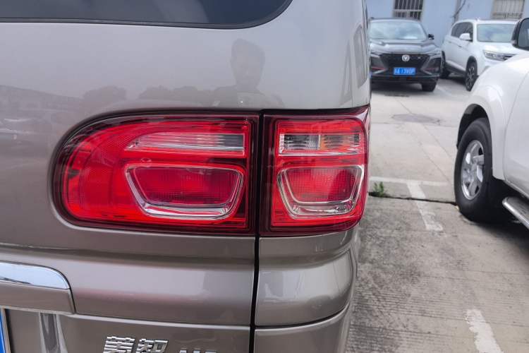 Used FORTHING Lingzhi 2024 M5L 1.5T Manual Base Model 7 Seats Exterior 6