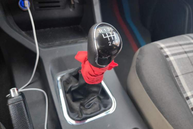 Used FORTHING Lingzhi 2024 M5L 1.5T Manual Base Model 7 Seats Gear Lever