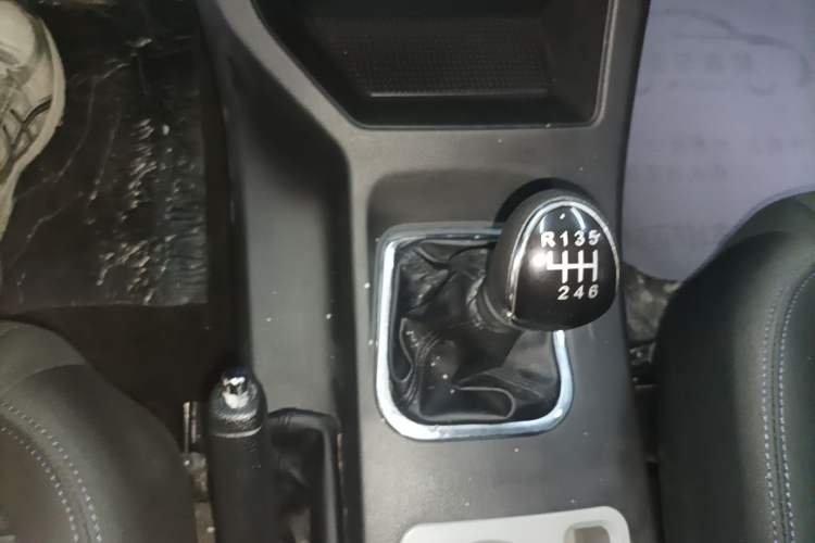 Used FORTHING Lingzhi 2024 M5L 1.5T Manual Comfort 7-Seater Gear Lever