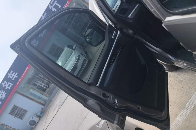 Used FORTHING Lingzhi 2024 M5L 1.5T Manual Base Model 7 Seats Interior 7