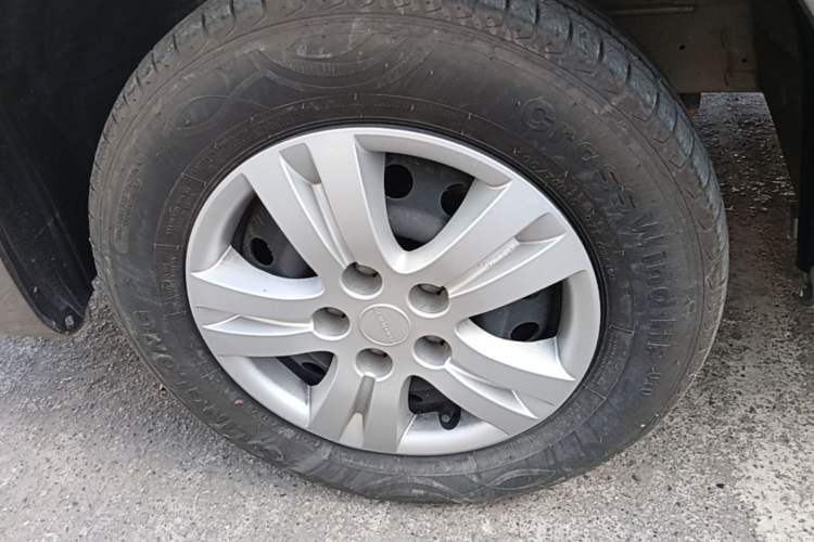Used FORTHING Lingzhi 2024 M5L 1.5T Manual Base Model 7 Seats Left Front Wheel Hub
