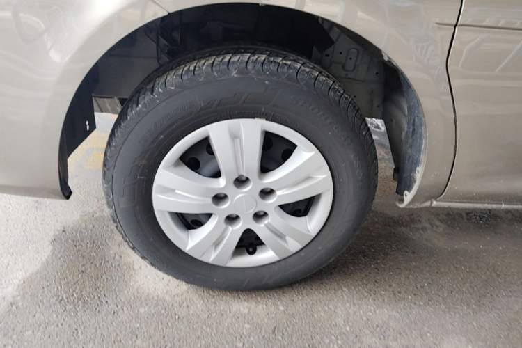 Used FORTHING Lingzhi 2024 M5L 1.5T Manual Comfort 7-Seater Left Front Wheel Hub