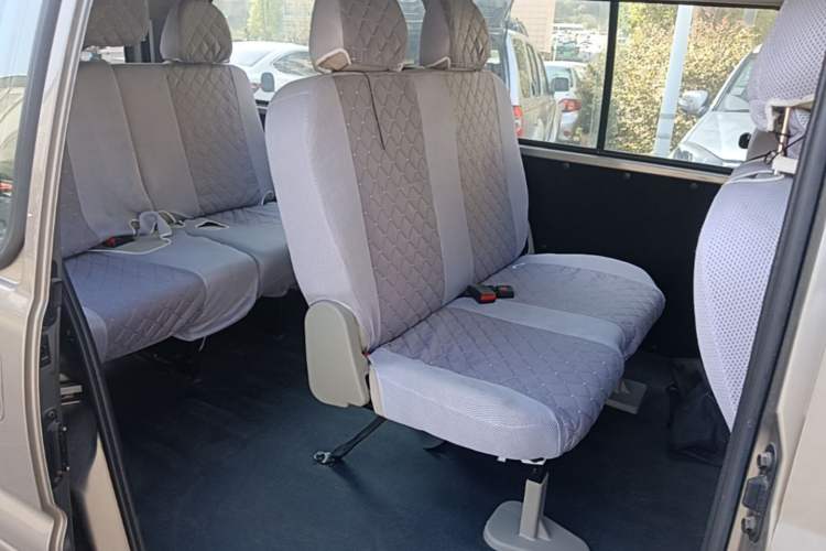 Used FORTHING Lingzhi 2024 M5L 1.5T Manual Base Model 7 Seats Left Rear Seat