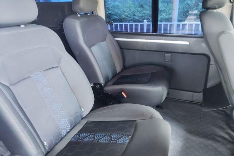 Used FORTHING Lingzhi 2024 M5L 1.5T Manual Comfort 7-Seater Left Rear Seat