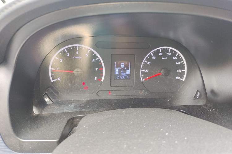 Used FORTHING Lingzhi 2024 M5L 1.5T Manual Base Model 7 Seats Odometer Close Up