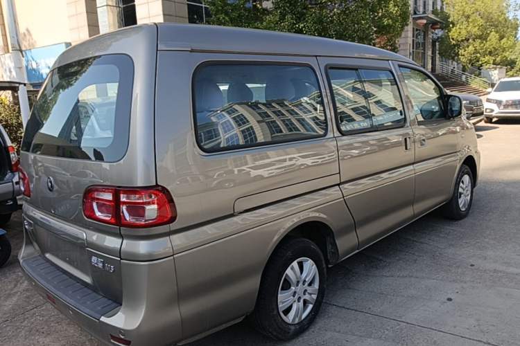 Used FORTHING Lingzhi 2024 M5L 1.5T Manual Base Model 7 Seats Rear Right 45 Deg