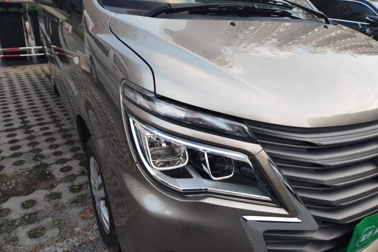 Used FORTHING Lingzhi 2024 M5L 1.5T Manual Base Model 7 Seats Right Front Headlight