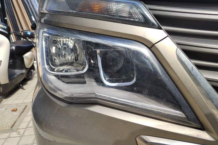 Used FORTHING Lingzhi 2024 M5L 1.5T Manual Base Model 7 Seats Right Front Headlight