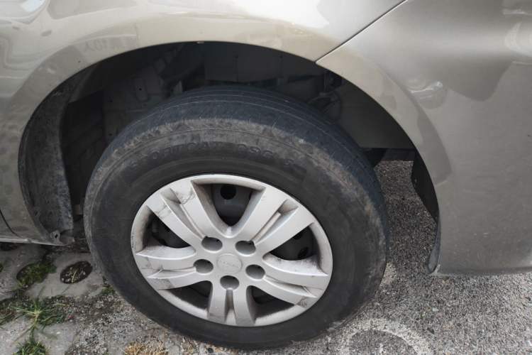 Used FORTHING Lingzhi 2024 M5L 1.5T Manual Base Model 7 Seats Right Front Wheel Hub