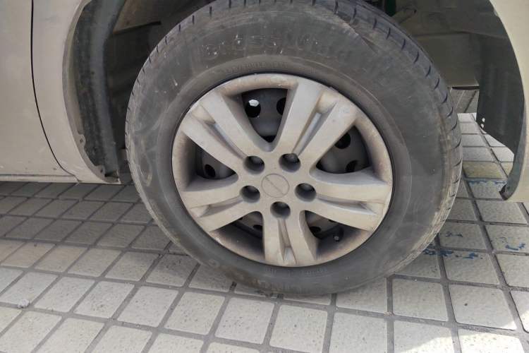 Used FORTHING Lingzhi 2024 M5L 1.5T Manual Base Model 7 Seats Right Front Wheel Hub
