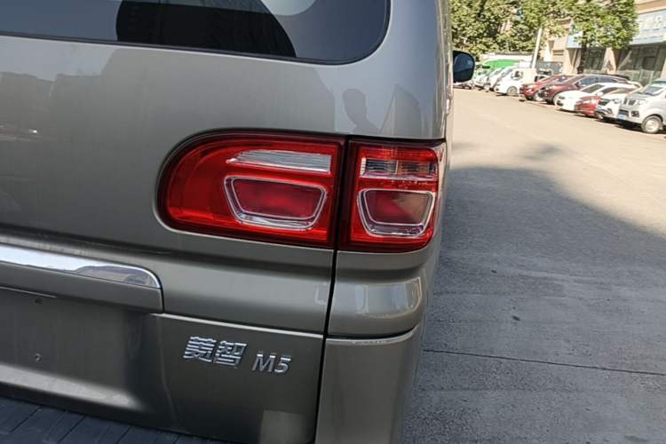 Used FORTHING Lingzhi 2024 M5L 1.5T Manual Base Model 7 Seats Right Rear Taillight