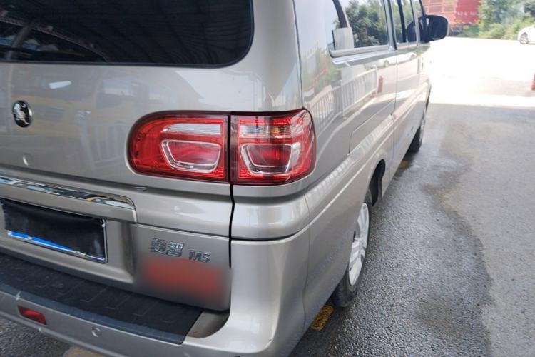 Used FORTHING Lingzhi 2024 M5L 1.5T Manual Comfort 7-Seater Right Rear Taillight