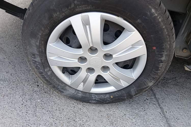 Used FORTHING Lingzhi 2024 M5L 1.5T Manual Base Model 7 Seats Right Rear Wheel Hub