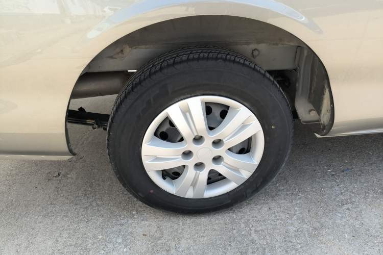 Used FORTHING Lingzhi 2024 M5L 1.5T Manual Base Model 7 Seats Right Rear Wheel Hub