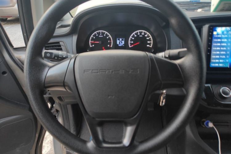 Used FORTHING Lingzhi 2024 M5L 1.5T Manual Base Model 7 Seats Steering Wheel