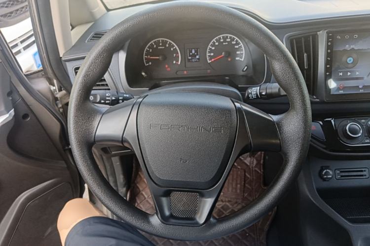 Used FORTHING Lingzhi 2024 M5L 1.5T Manual Base Model 7 Seats Steering Wheel