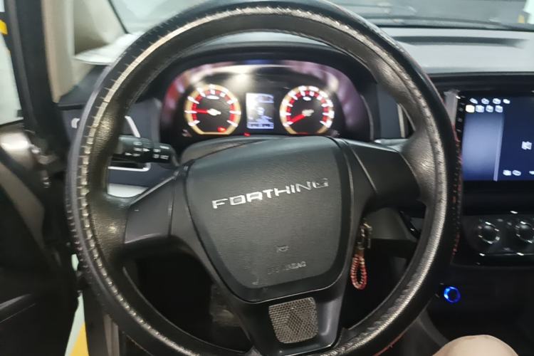 Used FORTHING Lingzhi 2024 M5L 1.5T Manual Comfort 7-Seater Steering Wheel