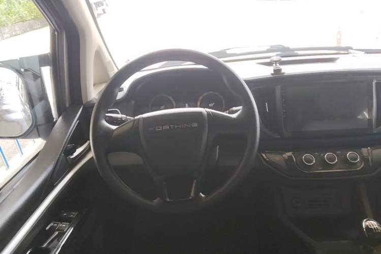 Used FORTHING Lingzhi 2024 M5L 1.5T Manual Comfort 7-Seater Steering Wheel