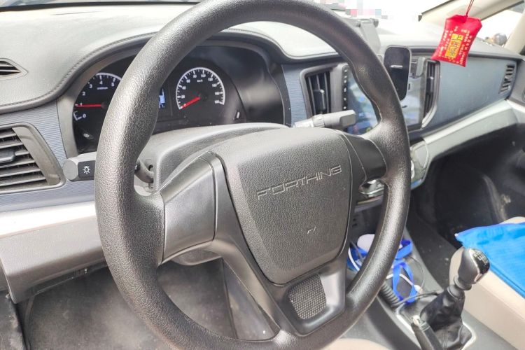 Used FORTHING Lingzhi 2024 M5L 1.5T Manual Base Model 7 Seats Steering Wheel