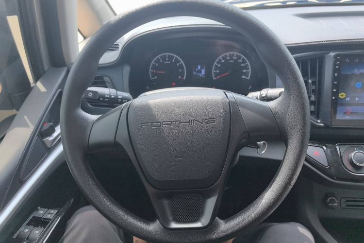 Used FORTHING Lingzhi 2024 M5L 1.5T Manual Base Model 7 Seats Steering Wheel