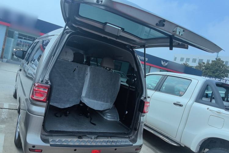 Used FORTHING Lingzhi 2024 M5L 1.5T Manual Base Model 7 Seats Trunk