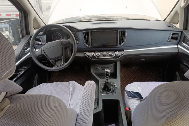 Used FORTHING Lingzhi 2024 M5L 1.5T Manual Base Model 7 Seats Center Console