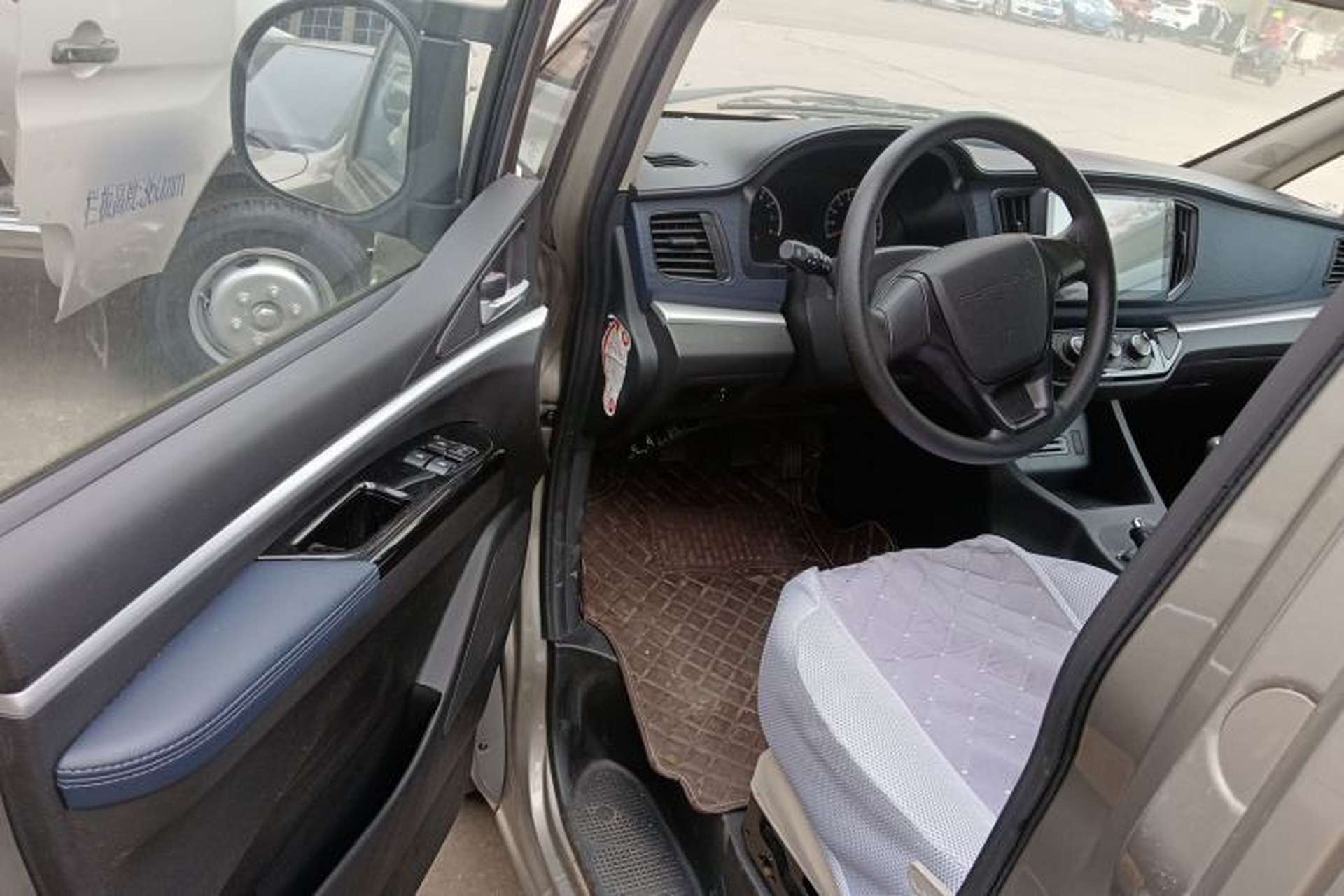 Used FORTHING Lingzhi 2024 M5L 1.5T Manual Base Model 7 Seats Driver Seat