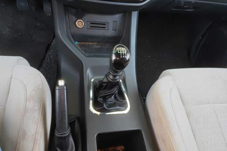 Used FORTHING Lingzhi 2024 M5L 1.5T Manual Base Model 7 Seats Gear Lever