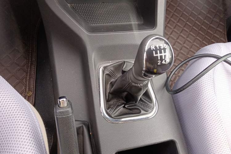 Used FORTHING Lingzhi 2024 M5L 1.5T Manual Base Model 7 Seats Gear Lever
