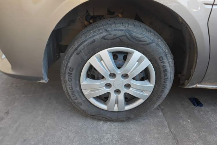 Used FORTHING Lingzhi 2024 M5L 1.5T Manual Base Model 7 Seats Left Front Wheel Hub