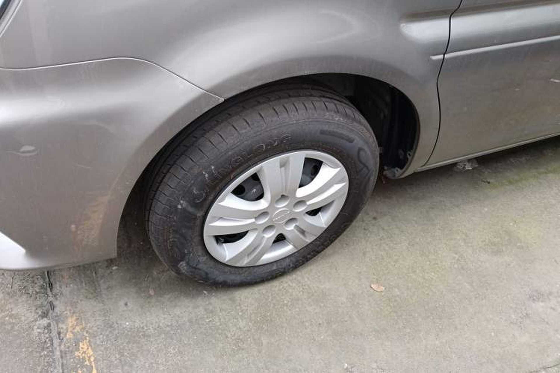 Used FORTHING Lingzhi 2024 M5L 1.5T Manual Base Model 7 Seats Left Front Wheel Hub