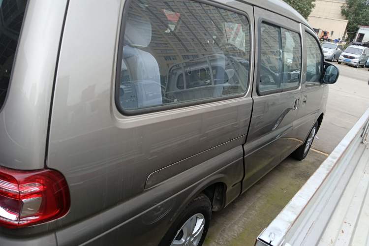 Used FORTHING Lingzhi 2024 M5L 1.5T Manual Base Model 7 Seats Rear Right 45 Deg