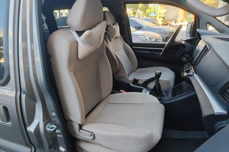 Used FORTHING Lingzhi 2024 M5L 1.5T Manual Base Model 7 Seats Right Front Seat