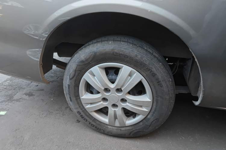 Used FORTHING Lingzhi 2024 M5L 1.5T Manual Base Model 7 Seats Right Rear Wheel Hub