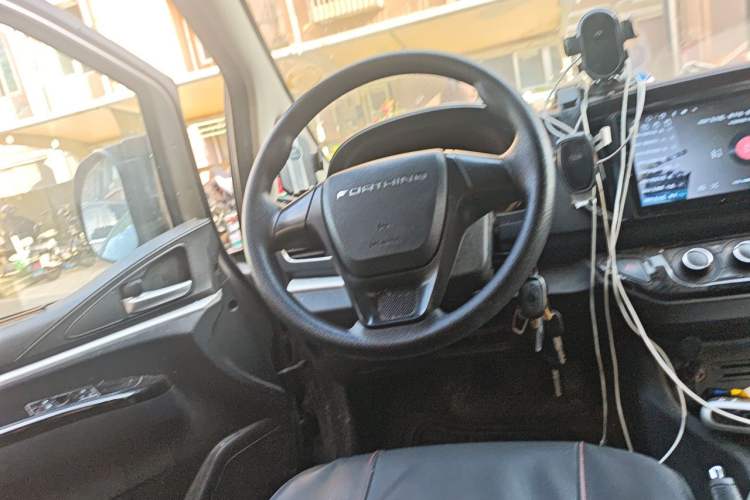 Used FORTHING Lingzhi 2024 M5L 1.5T Manual Comfort 9-Seater Steering Wheel