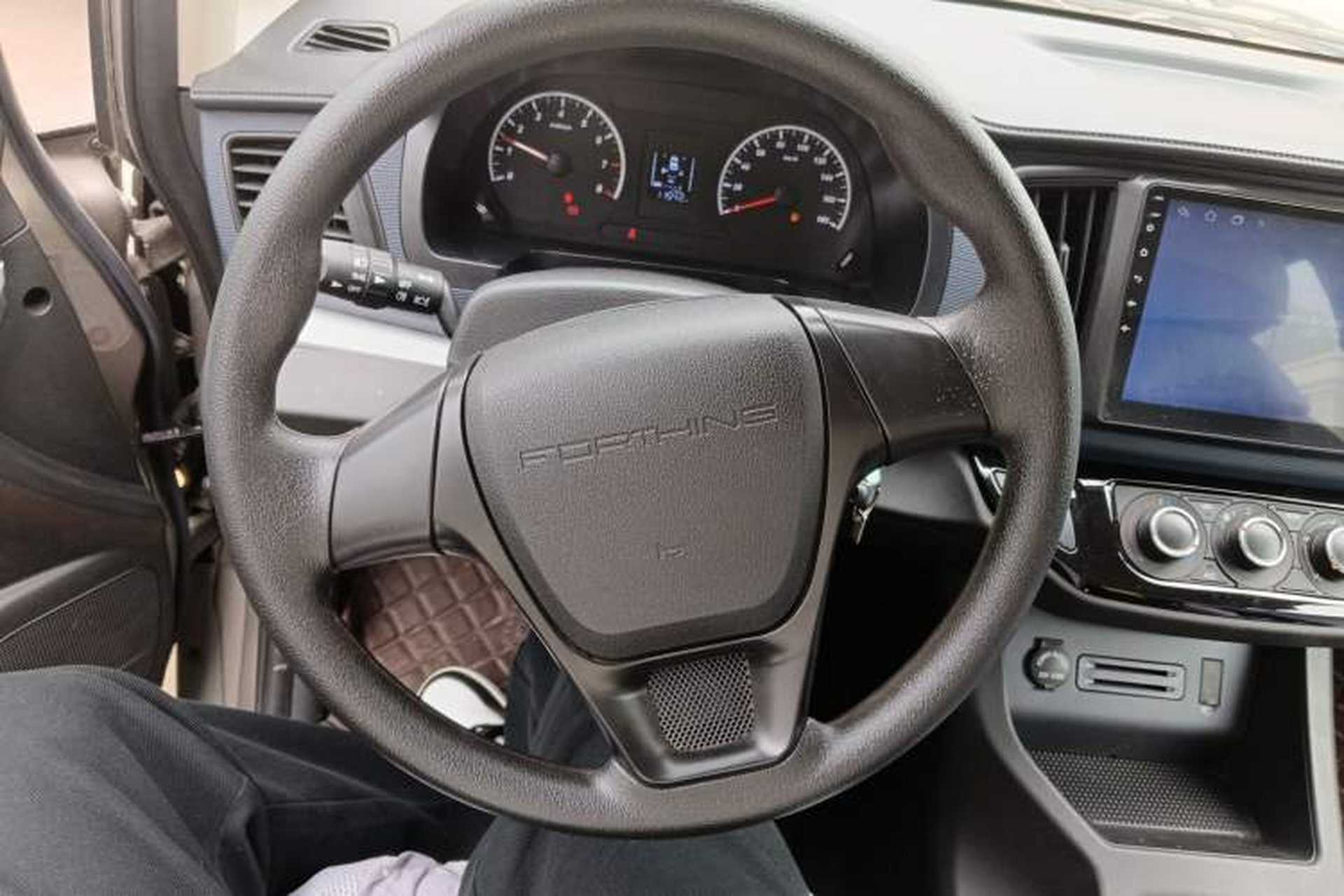 Used FORTHING Lingzhi 2024 M5L 1.5T Manual Base Model 7 Seats Steering Wheel