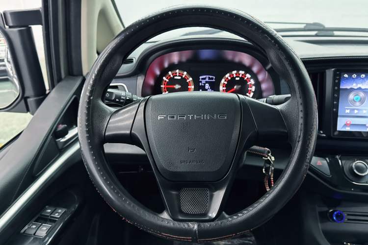 Used FORTHING Lingzhi 2024 M5L 1.5T Manual Comfort 7-Seater Steering Wheel