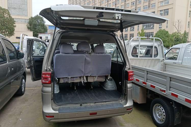 Used FORTHING Lingzhi 2024 M5L 1.5T Manual Base Model 7 Seats Trunk
