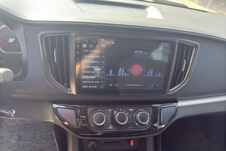 Used FORTHING Lingzhi 2024 M5L 1.5T Manual Comfort 7-Seater Audio And AC Panel