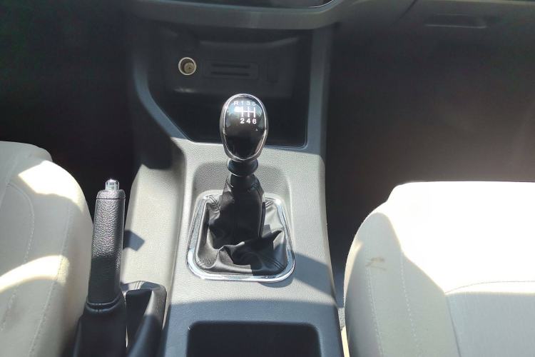 Used FORTHING Lingzhi 2024 M5L 1.5T Manual Base Model 7 Seats Gear Lever