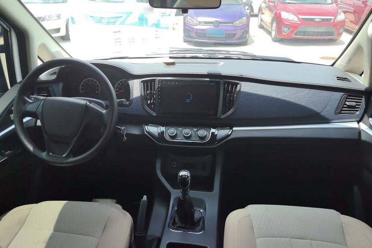 Used FORTHING Lingzhi 2024 M5L 1.5T Manual Base Model 7 Seats Interior 3
