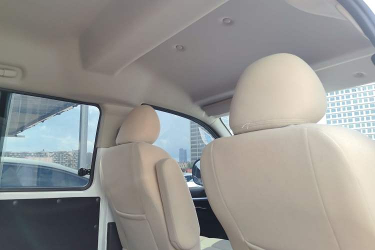 Used FORTHING Lingzhi 2024 M5L 1.5T Manual Base Model 7 Seats Interior 4