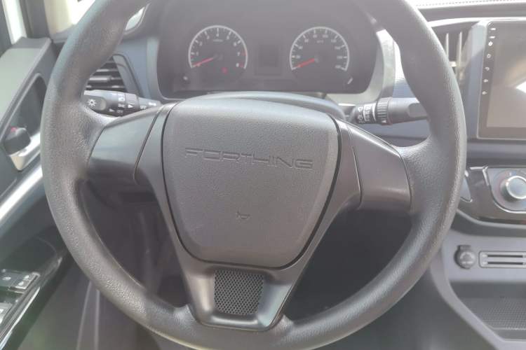 Used FORTHING Lingzhi 2024 M5L 1.5T Manual Base Model 7 Seats Interior 6