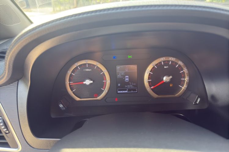 Used FORTHING Lingzhi 2024 M5L 1.5T Manual Comfort 7-Seater Odometer Close Up
