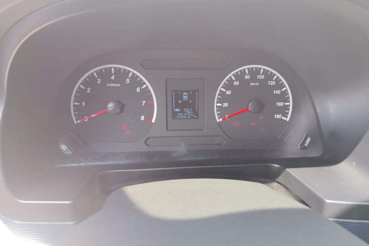 Used FORTHING Lingzhi 2024 M5L 1.5T Manual Base Model 7 Seats Odometer Close Up