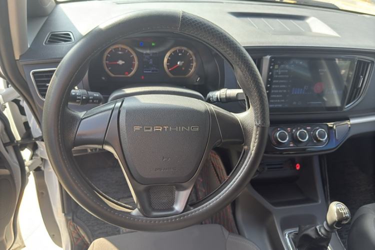 Used FORTHING Lingzhi 2024 M5L 1.5T Manual Comfort 7-Seater Steering Wheel