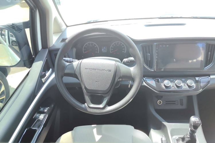 Used FORTHING Lingzhi 2024 M5L 1.5T Manual Base Model 7 Seats Steering Wheel