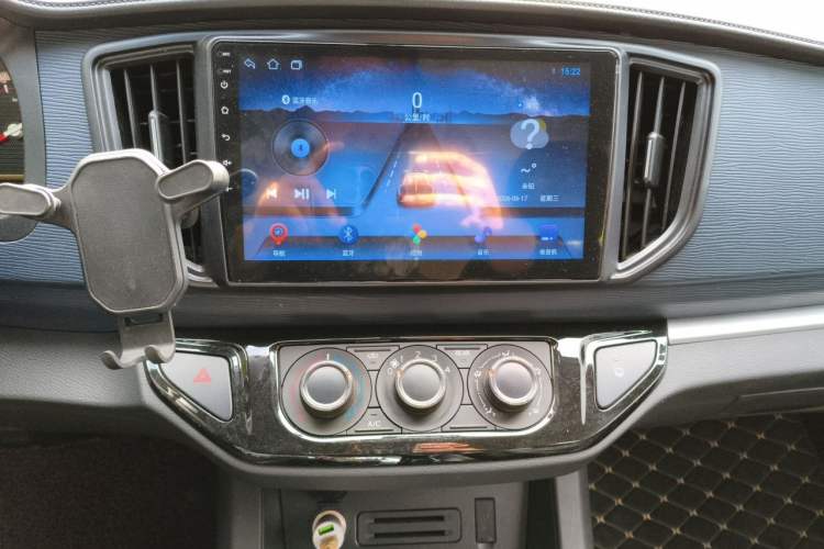 Used FORTHING Lingzhi 2025 M5 1.6L Long Wheelbase Comfort Version 9-Seater Audio And AC Panel